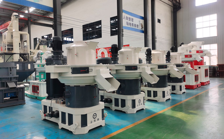 山東金格瑞顆粒機廠家負責免費提供制粒生產(chǎn)線方案，為每一位客戶進行試機；產(chǎn)品使用中，我們給客戶提供“保姆式”服務(wù)，定期進行電話回訪，定期進行現(xiàn)場專訪；讓您在產(chǎn)品使用過程中，放心、安心、舒心